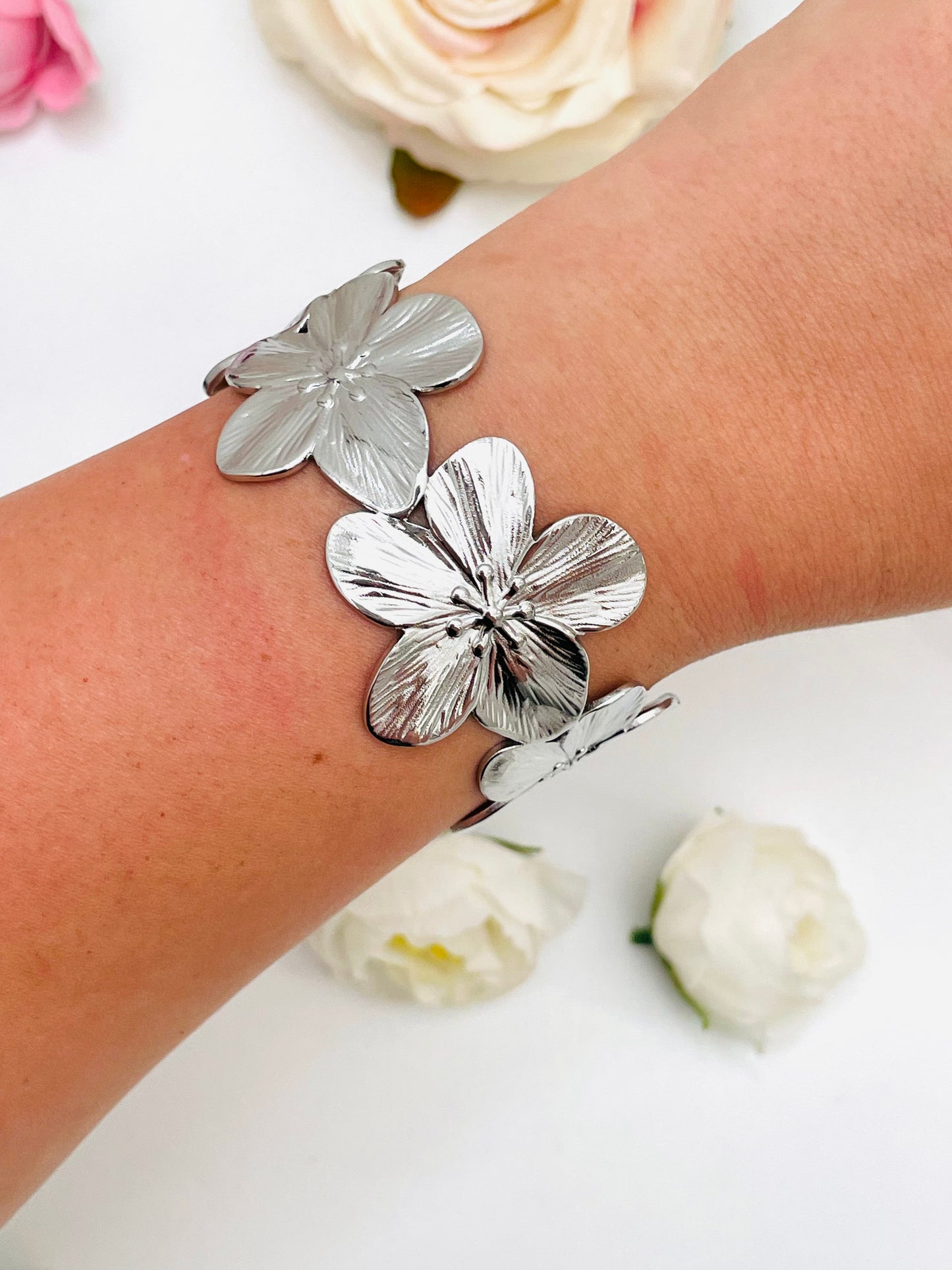 FLOWER RIGID BRACELET