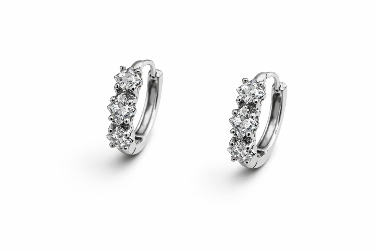 ORECCHINI HOOPS TRE ZIRCONI