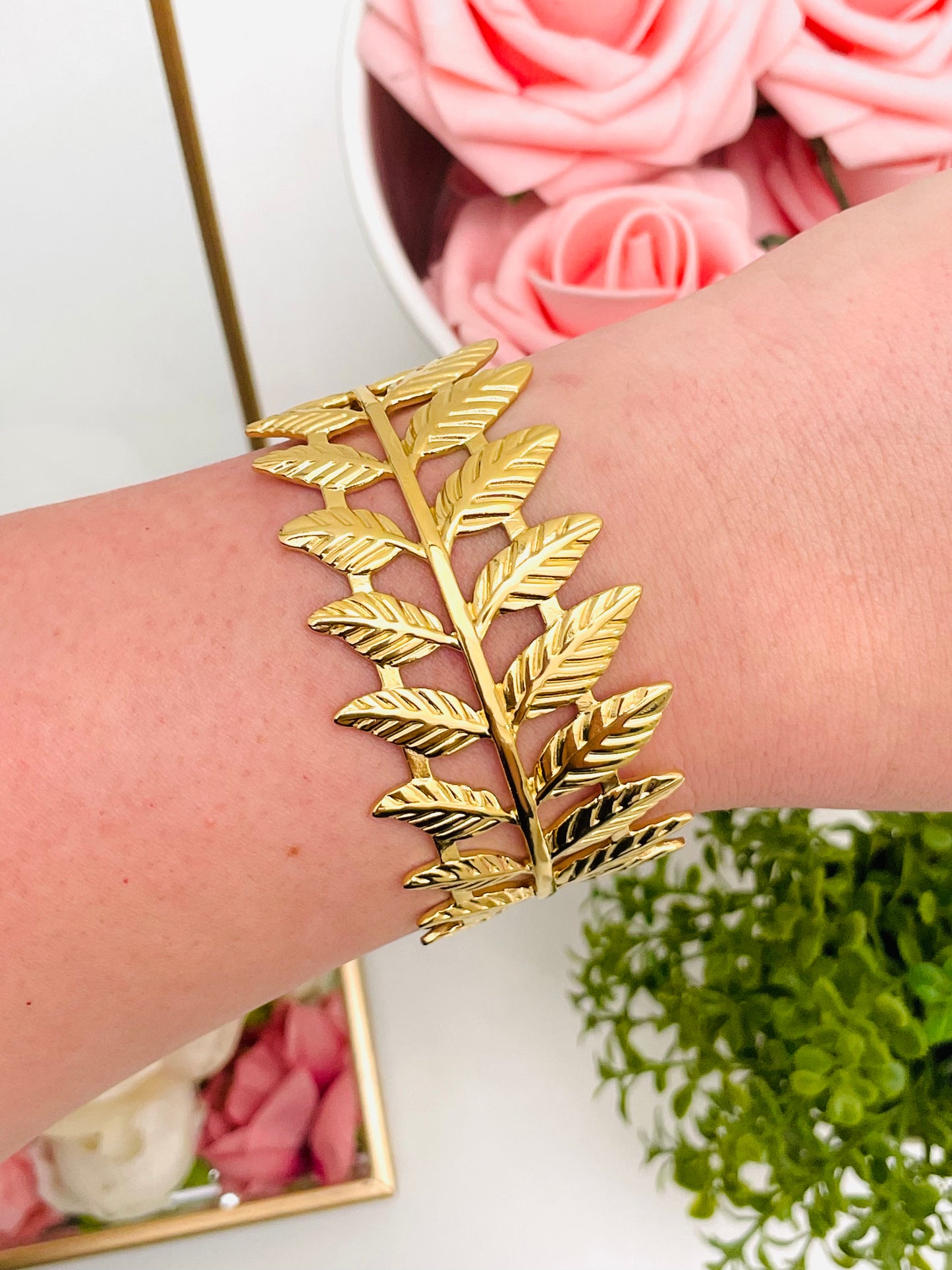 RIGID LEAF BRACELET