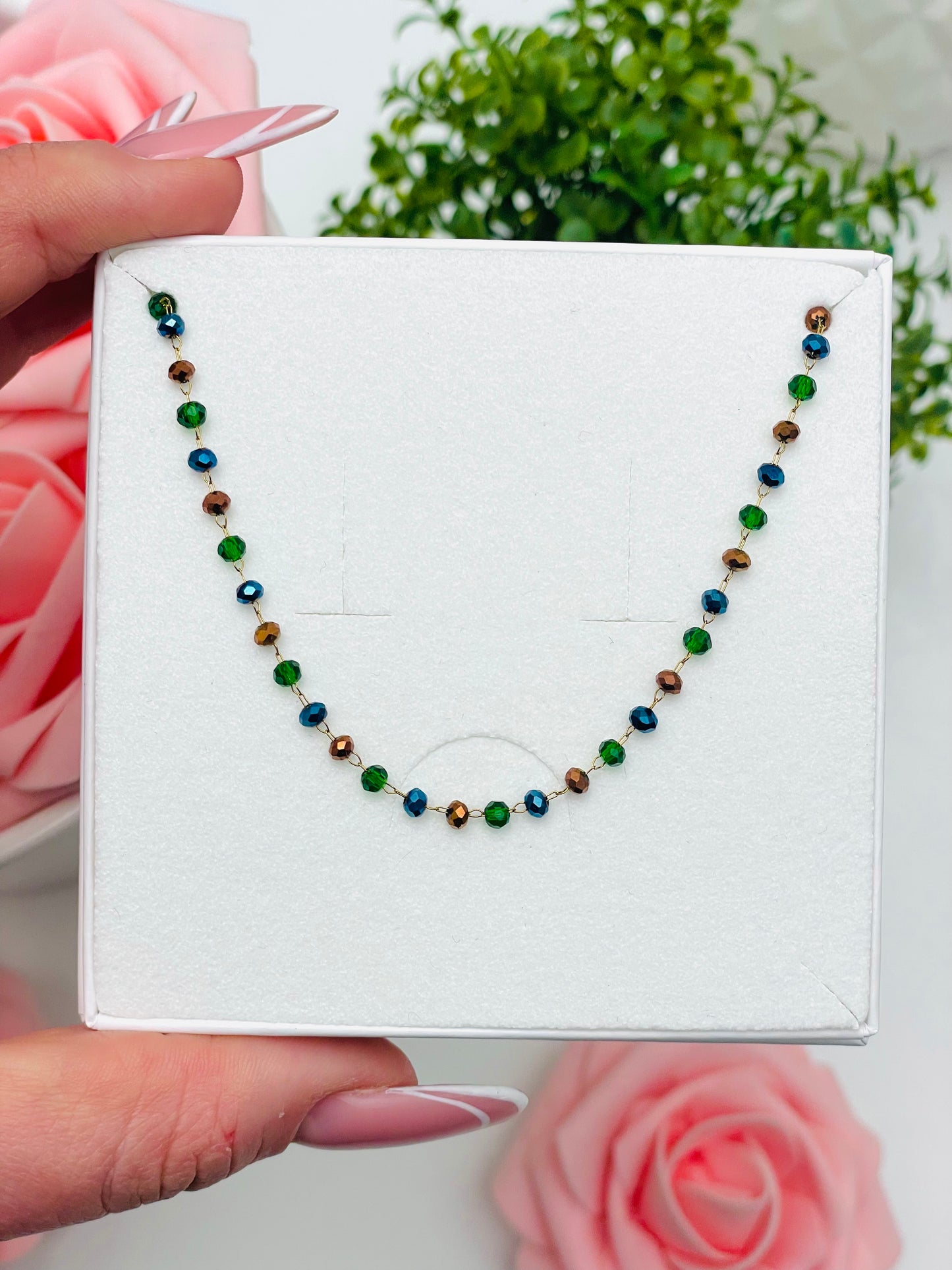 COLORED BEAD NECKLACE