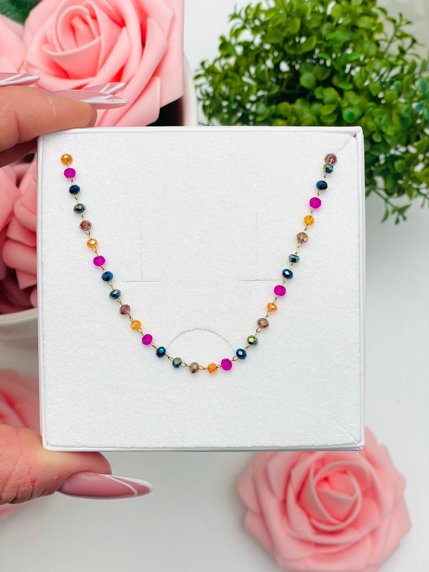 COLORED BEAD NECKLACE