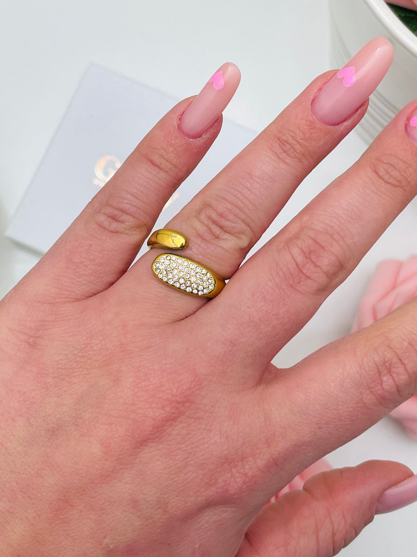 ZIRCONIA HUG RING