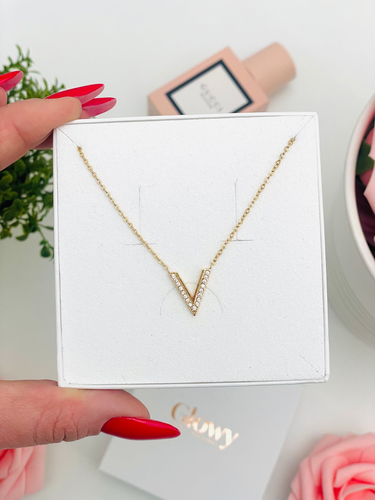 V LUX NECKLACE